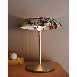 Lampe de <span class=keywords><strong>table</strong></span> <span class=keywords><strong>vintage</strong></span> Calacatta pour alto en marbre Lampe de bureau design à base métallique Lampe de <span class=keywords><strong>table</strong></span> de salon et d'ornement en marbre Éclairage LED - Product Image 1