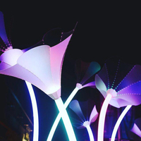 Lampe d'ambiance artistique moderne de luxe en métal en forme de fleur
