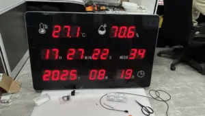 デジタル温度計 LED 温度湿度計 大画面 内蔵センサー 高温アラーム カレンダー 工場倉庫用 - Product Image 5