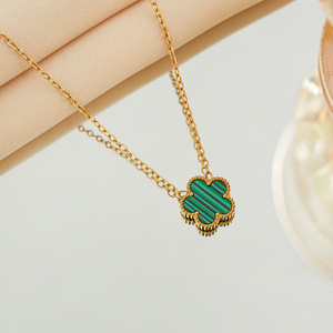 Collana con Ciondolo a Cinque Petali in Acciaio Inossidabile Multicolore, Gioiello Portafortuna per Donne e Ragazze - Product Image 4