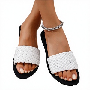 Sandales plates tendance 2026 : Nouveaux modèles sexy à lanières pour l'extérieur, résistantes et de haute qualité pour femmes (vente en gros) - Product Image 2