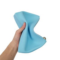 Sac de voyage pour pinceaux de maquillage en silicone personnalisé, pochette cosmétique zippée, organiseur portable pour pinceaux de maquillage pour femmes et filles