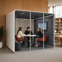 Cabine de bureau privée pour discussions de projet et réunions hybrides avec panneaux acoustiques à cadre en aluminium et ventilation silencieuse
