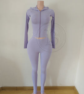 Tuta Sportiva Primaverile da Donna 2026 con Logo Personalizzato, <span class=keywords><strong>Giacca</strong></span> con Zip <span class=keywords><strong>e</strong></span> Colletto Alto <span class=keywords><strong>e</strong></span> Pantaloni, Stile Casual con Decorazioni a <span class=keywords><strong>Motivi</strong></span>, Set 2 Pezzi - Product Image 2