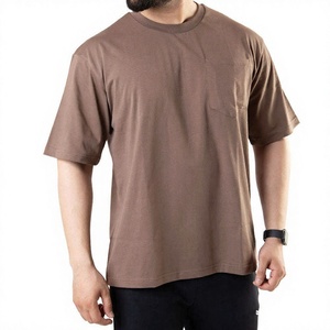 Camiseta de Algodón para Hombre, Color Marrón Sólido, Manga Corta, Cuello Redondo, Corte Regular, Tejido Jersey, Teñido Liso, Logotipo Frontal, Transpirable - Product Image 3
