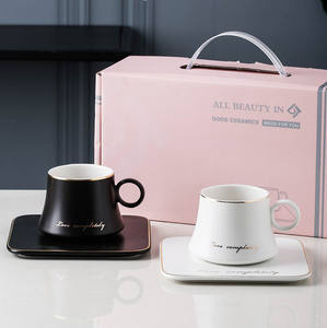 Tasse à café latte en céramique avec anse ronde et bord doré, design dernier cri, avec soucoupe carrée – Tasses et soucoupes à thé - Product Image 5