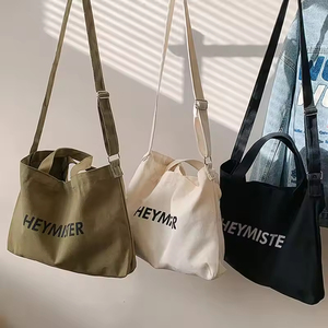 Sac fourre-tout en toile pour <span class=keywords><strong>femme</strong></span>, esthétique, imprimé lettres, sac à bandoulière, sangle réglable, grande capacité, en coton, pour l'école et le shopping - Product Image 4