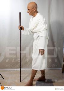 Famosa Statua in Cera di Gandhi, Eroe Indiano a Grandezza Naturale, in Vendita - Product Image 4