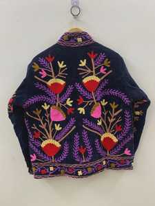 Chaqueta Bordada Suzani de Terciopelo Negro Hecha a Mano, Abrigo Floral Bohemio de Invierno, Ropa de Fiesta para Mujer, Prenda Exterior de Boutique, India - Product Image 4