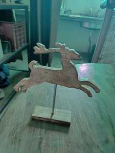 Sculpture de renne en bois artisanale, ornement animal rustique, décoration de table pour la maison à Noël - Product Image 1