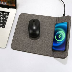 Tapis de souris à chargement sans fil 15W avec support pour le poignet, chargeur sans fil rapide, tapis de souris avec logo imprimé UV - Product Image 2