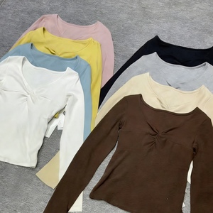 เสื้อครอปแขนยาวคอวีทรงเข้ารูปสำหรับผู้หญิง แฟชั่นเสื้อยืดถัก - Product Image 4