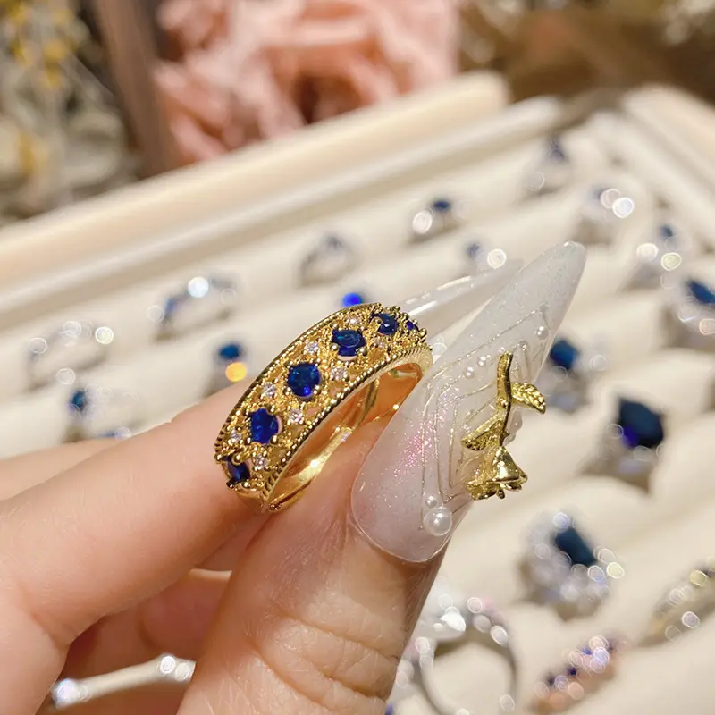 थोक आभूषण महिलाओं के लिए मूल डिजाइन सफेद सोना मढ़वाया गर्म अनुकूलित जिक्रोन आभूषण सगाई शादी की अंगूठी सेट