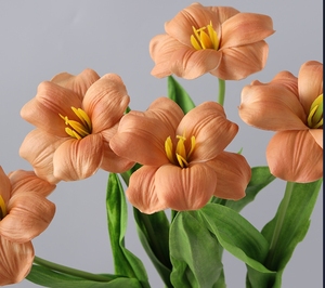 Cao cấp nhân tạo trơn <span class=keywords><strong>Tulip</strong></span> hoa cho khách sạn Mô hình phòng hoặc cửa sổ hiển thị bổ sung Bảng cảnh quan - Product Image 1