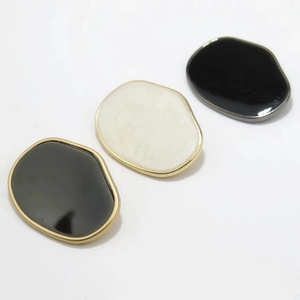 กระดุมโลหะโลโก้แบบกำหนดเองสำหรับเสื้อผ้ากางเกงยีนส์ เสื้อโค้ท และแจ็คเก็ต - Product Image 5