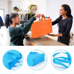 Vente en gros de sac fourre-tout écologique non tissé réutilisable de grande capacité avec logo personnalisé imprimé et motif lettre - Product Image 4