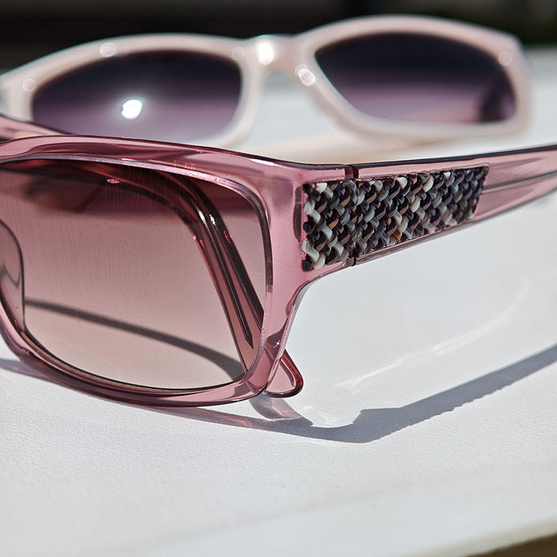 สีม่วงใส