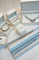 Lot de 100 boîtes à bijoux en cuir PU FANDIJI pour bagues, colliers et bracelets, avec personnalisation de logo disponible et gravure de caractères métalliques