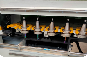 Macchina CNC per Fresatura e Foratura di Profili in Alluminio con Cambio Utensile Automatico da 3000mm per Produzione di Finestre e Porte in PVC - Product Image 6