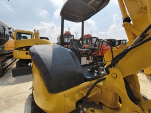 Mini-excavatrice Komatsu PC40 avec godet de terrassement, poids opérationnel de 1,5 tonne, machine hydraulique sur chenilles - Product Image 5