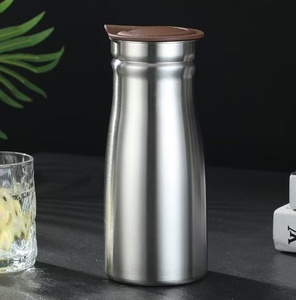 Bottiglia d'Acqua in Acciaio Inox da 1000ml, Brocca Antigoccia con Fondo Antiscivolo Rinforzato, Finitura Spazzolata e Coperchi Multicolore - Product Image 2