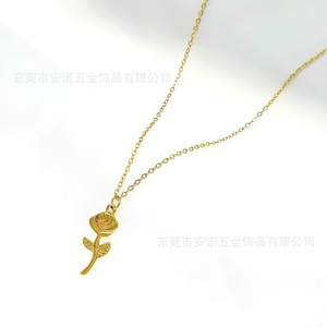 Collier pendentif rose en acier inoxydable plaqué or 18 carats, design floral, pour cadeau, bijoux tendance - Product Image 3