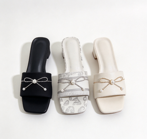 Chaussures à talons hauts en cuir mat pour femmes actives, avec bride cheville, talon épais noir, bout amande classique, idéales pour les festivals, style jeune et féminin - Product Image 1