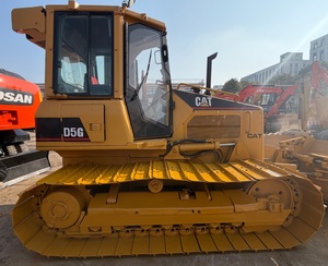 Bulldozer compact d'occasion CAT D5G, faible nombre d'heures de fonctionnement, flexible, idéal pour les projets d'ingénierie municipale et d'aménagement paysager - Product Image 3