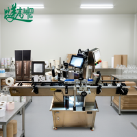 Machine intégrée d'étiquetage latéral et de codage laser pour matériaux thermosensibles, bouteilles de produits chimiques quotidiens, formes rondes ou irrégulières