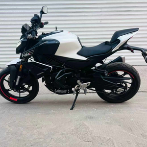 Motocyclette de rue 450NK d'occasion, excellent état. Moteur bicylindre refroidi par liquide de 450 cm³, freins ABS et affichage numérique intelligent - Product Image 1