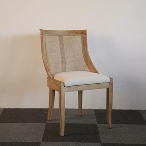 Venta al por mayor barato de lujo Royal High Hold Back sillas de comedor de madera para la boda - Product Image 3