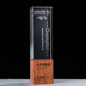 Tùy Chỉnh Tên Cá Nhân Khắc Chất Lượng Cao <span class=keywords><strong>Cube</strong></span> <span class=keywords><strong>3D</strong></span> Laser Bên Trong Crystal <span class=keywords><strong>Glass</strong></span> Giải Thưởng Trophy Với Gỗ Cơ Sở Quà Tặng Lưu Niệm - Product Image 2
