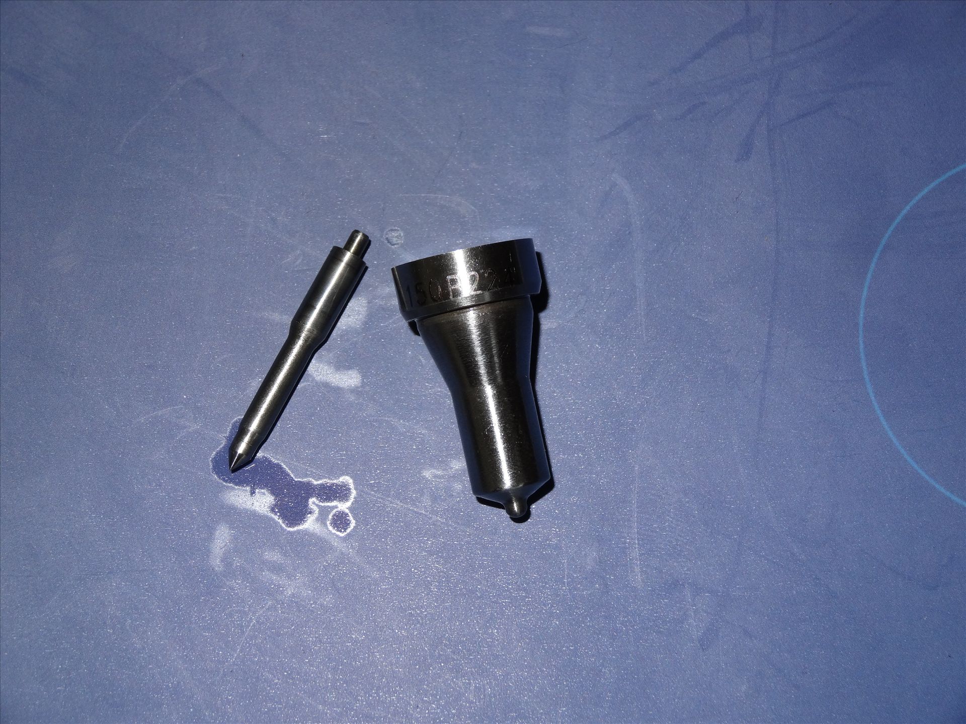 High Quality Fuel Injector Nozzle DLLA150P215 Diesel Fuel Injection Nozzle DLLA150P215 For YANMAR 4D84-ZA/XSOC40-7