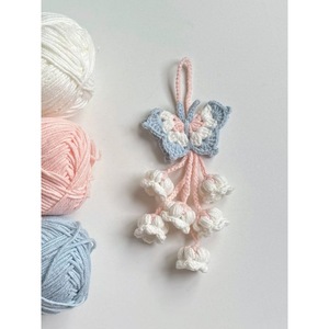 ชุดทำพวงกุญแจถักโครเชต์รูปผีเสื้อแฮนด์เมด พร้อมดอกลิลลี่ออฟเดอะวัลเลย์ ของขวัญเพื่อนสนิท พร้อมดอกไม้ประดิษฐ์ - Product Image 4