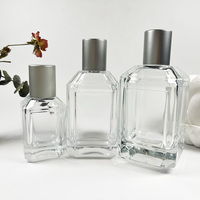Flacon de parfum carré en verre de 50 ml, design d'usine, vente en gros, avec pulvérisateur à pompe sérigraphié et emballage personnalisé