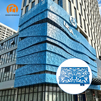 Panneaux de mur-rideau en aluminium architecturaux contemporains, revêtement de façade extérieur personnalisé pour hôtels et immeubles de bureaux haut de gamme