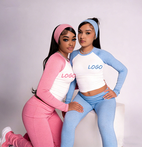 Set 2 Pezzi Abbigliamento Loungewear Donna con Logo Personalizzato, T-Shirt Y2K Skinny e <span class=keywords><strong>Pantaloni</strong></span> a Zampa per Ragazze Alte, con Fascia per Capelli - Product Image 1