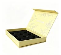 Boîte cadeau magnétique personnalisée en carton rigide pour chocolats et macarons, avec estampage argenté et insert en mousse EVA pour emballage de bonbons et friandises de fêtes
