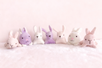 Mini peluche lapin adaptée aux bébés - Lapins en peluche doux à tenir en main, idéal pour le développement sensoriel et les câlins des bébés