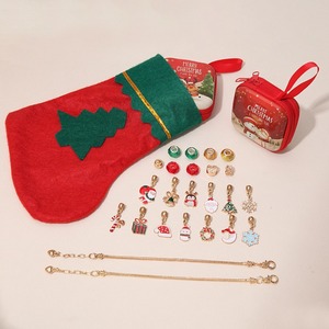 Serie Navideña XR, 24 Piezas de Calcetines Navideños, Pulsera Infantil DIY, Juego de Pulseras con Colgantes de Renos y Muñecos de Nieve de Dibujos Animados - Product Image 2
