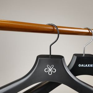 Hochwertige, leichte, robuste Mehrzweck-Kleiderbügel aus PP-Kunststoff für den Einzelhandel - Product Image 2