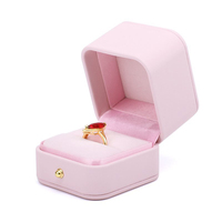 Vente en gros d'usine de luxe en cuir artificiel violet rose Boîte à bijoux avec logo personnalisé Boîte à bijoux Bague Boucles d'oreilles Pendentif Boîte de collier Emballage de bijoux