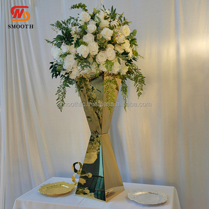 SMOOTH Morden Gold Flower Cake Pedestal <b>Stand</b> Stainless steel Gold Flower <b>Stand</b> for Wedding & Baby Shower <b>Backdrop</b> Decoration - Product Image 4