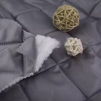 Tissu gaufré ultrasonique en taffetas de polyester imperméable Couverture d'isolation de bouche d'incendie ultra-épaisse Stock pour accessoires de voiture