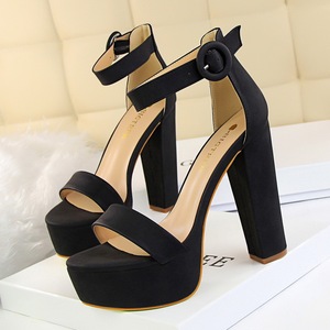 Nouvelles sandales pour femmes 2026, style européen et américain, à talon fin, en velours respirant, ultra-élégantes et sexy, pour les soirées en boîte <span class=keywords><strong>de</strong></span> nuit - Product Image 3