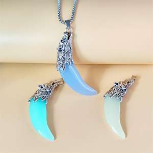 Nuevos collares luminosos con colgante <span class=keywords><strong>de</strong></span> cabeza <span class=keywords><strong>de</strong></span> perro <span class=keywords><strong>de</strong></span> aleación <span class=keywords><strong>de</strong></span> diente <span class=keywords><strong>de</strong></span> lobo para hombres que brillan en la oscuridad, collares creativos <span class=keywords><strong>de</strong></span> cadena <span class=keywords><strong>de</strong></span> <span class=keywords><strong>acero</strong></span> inoxidable - Product Image 5