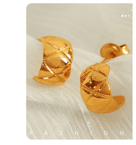 Wholesale High Quality 18K Gold Plated Stainless Steel Diamond Lattice Grain C Shape Hoop <b>Stud</b> Earrings for Women - Product Image 3