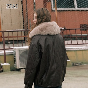 <span class=keywords><strong>Giacca</strong></span> Puffer <span class=keywords><strong>Oversize</strong></span> da <span class=keywords><strong>Donna</strong></span> in Ecopelle Scura con Collo in Finta Pelliccia di Volpe Grigia - Product Image 3