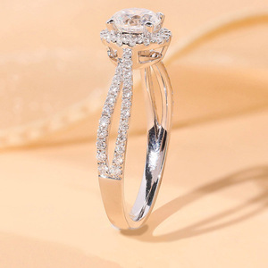 Bague de fiançailles élégante en moissanite style tournesol pour femme, bijou de doigt tendance - Product Image 6