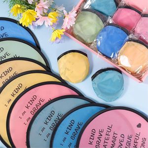 Éventails pliables inspirants en forme de disque volant avec citations motivantes pour la remise des diplômes, le team building et les événements d'entreprise - Product Image 2